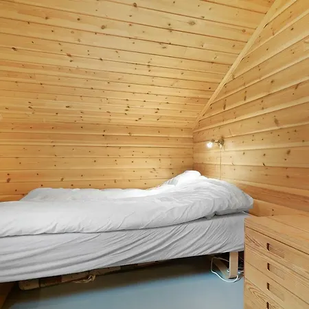 Holiday home Kjerringoyveien 87